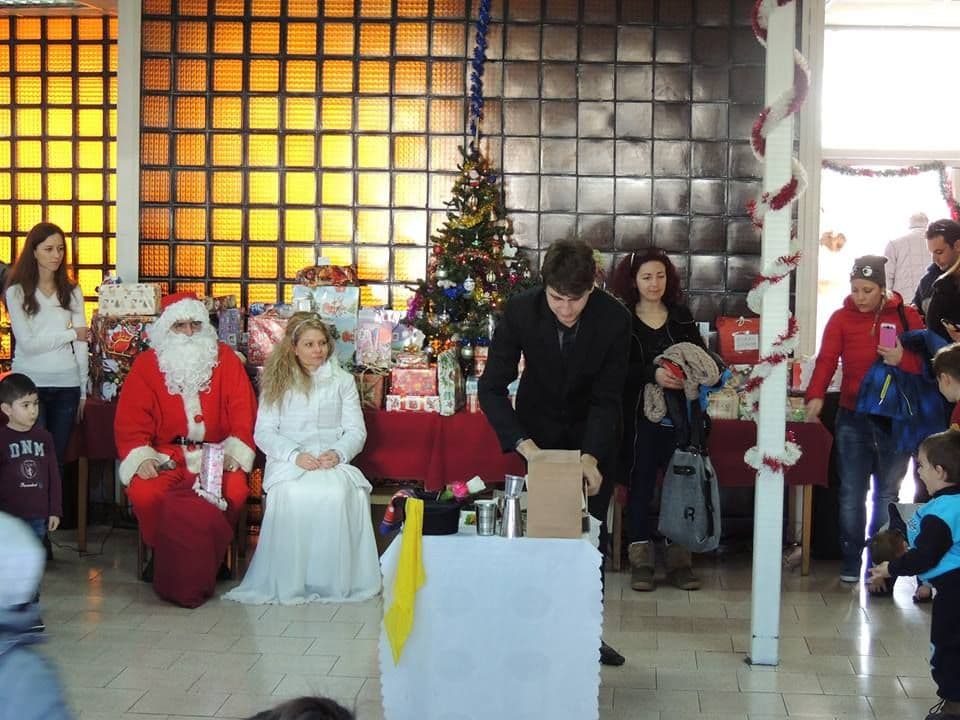 Коледни партита